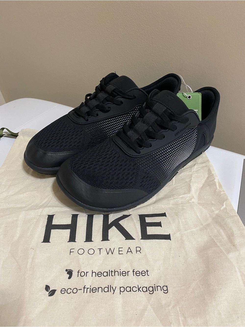 HIKE Footwear Stride Unisex Black Athletic Sneakers